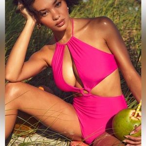 Lulu’s pink swimsuit NWT